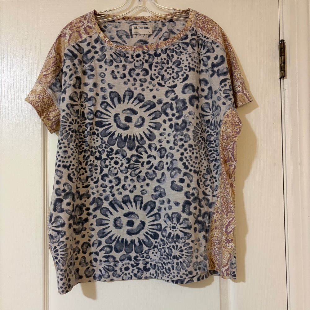 We The Free Blue and Tan Floral Short Sleeve Top